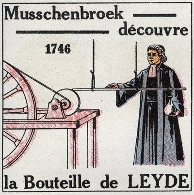 電気のコンデンサー。ピーテル（ペトルス、ピエール）・ファン・ムッシェンブルック（1692〜1761）は、1746年にコンデンサの祖先であるライデンのボトルを発見した。1925年の匿名のイラスト。個人蔵。 作： Anonymous Anonymous