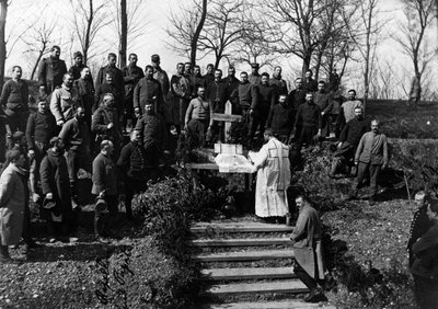 第一次世界大戦（1914-1918）。1915年5月、Ferme de Canny (Canny-sur-Matz) (Department 60: Oise)での日曜ミサ。個人のコレクション。 作： Anonymous Anonymous