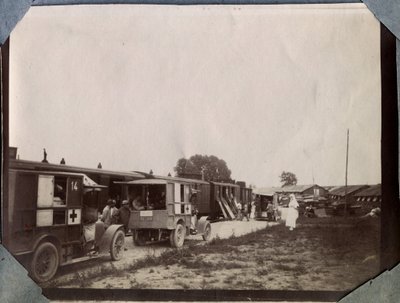 第一次世界大戦1914-1918年。フランス、ローワー・ノルマンディー(Lower Normandy)、英仏海峡のサン・ジル(Saint-Gilles)ステーションでのフランス赤十字社の看護師による兵士への予防接種。匿名の撮影1917年6月。個人コレクション、ステラ 作： Anonymous Anonymous