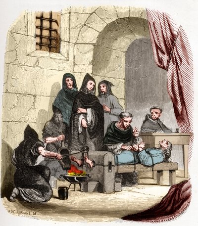 15世紀のスペインにおける異端審問。ユダヤ人として告発されたブルゴーニュのマリア（1457-1482）が、スペインの異端審問官であるアルブエスの（聖）ピーター（ペドロ）（1441-1442-1485）に拷問されている：彼は自分の足を焼いている。異端審問のミステルスと」のイラスト 作： Anonymous Anonymous