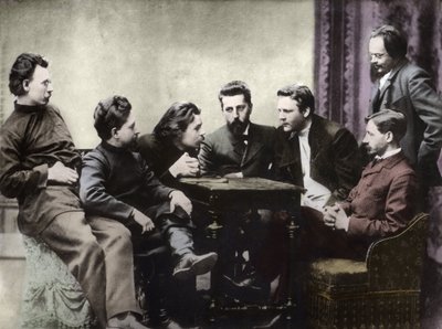 1890年代後半にロシアの写実的な作家たちによって結成された文芸サークル「スレーダ」のメンバーたち - 文芸サークル「ズナニー」のロシア人知識人たちの肖像画：左からアンドレイ・スキタレッツ（ステファン・ガブリロヴィチ・ペトロフ）、レオニード・ニコライエヴィチ 作： Anonymous Anonymous
