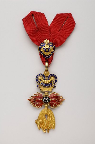 金の羊毛勲章（Order of the Golden Fleece）。Austrian Golden Fleece - Reduced badge - 1850-1900 - Gold and Emals - H: 7.6 cm, W: 4.5 cm, Weight: 42 g - Private collection 作： Anonymous Anonymous