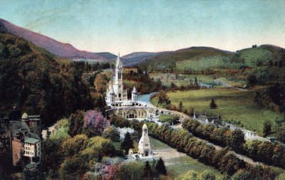 1900年頃のLourdes - Hautes Pyrenees (65)のバジリカとカルバリの概観。 作： Anonymous Anonymous