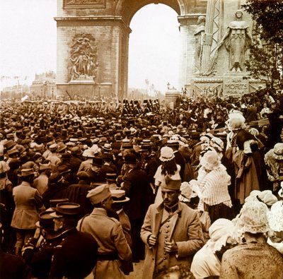 写真-第一次世界大戦の立体視用ガラスプレート：1919年勝利の日のパリ市民 個人蔵 作： Anonymous Anonymous