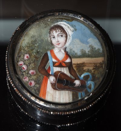 「ハーディ・ガーディを持つ少女の肖像 匿名の水彩画、1800年頃 個人蔵 作： Anonymous Anonymous