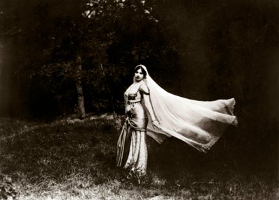 マタ・ハリ（Mata-Hari）として知られるマルガレータ・ゲーアトルイダ・ツェレ（Margaretha Geertruida Zelle）のポートレート 作： Anonymous Anonymous