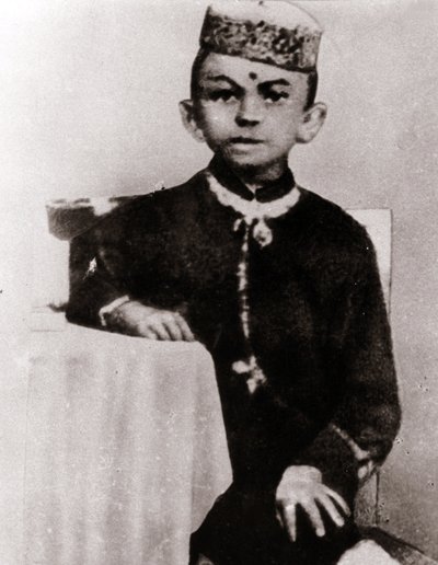 政治家モハンダス・カラムチャンド・ガンジー（1869-1948）の子供の肖像 - 1875年頃の撮影 作： Anonymous Anonymous