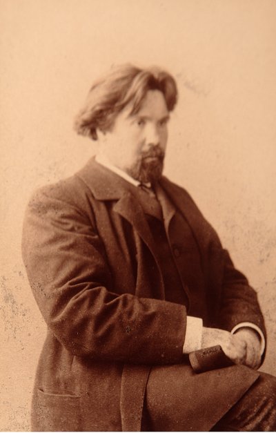 芸術家ヴァシリー・イワノビッチ・スリコフ (Vasily Surikov ou Vassili Surikow) (1848-1916) の肖像画。 アルブミンの写真 作： Anonymous Anonymous