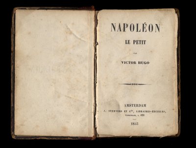 ヴィクトル・ユーゴーがルイ＝ナポレオン・ボナパルト（ナポレオン3世）について書いた政治的パンフレット「小公女ナポレオン」のタイトルページ。1855. 作： Anonymous Anonymous