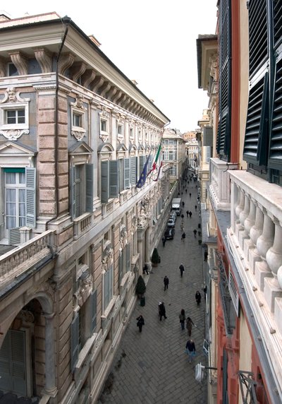 イタリア、ジェネス（ジェノバ）のVia GaribaldiまたはStrada Nuovaの眺め 作： Anonymous Anonymous
