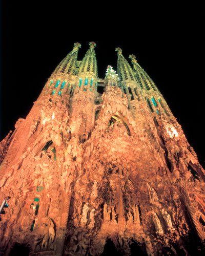 著者: GAUDI i CORNET, Antoni (1852-1926)。 タイトル：サグラダファミリア。 1884-1926 (スペイン語).. 技法: 建築. 博物館/場所: スペイン。 カタロニア。 バルセロナ。 バルセロナ。 聖家族贖罪教会。 ファチャーダ デル ナシミエント。 (スペイン語). 作： Antoni Gaudi