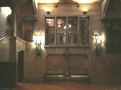 大ホール 作： Antoni Gaudi