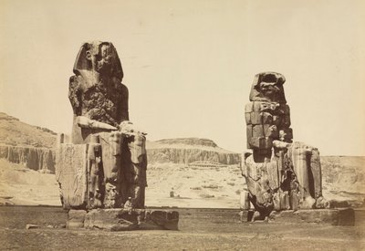メムノンの巨像、テーベ、c。 1860年代。 作： Antonio Beato