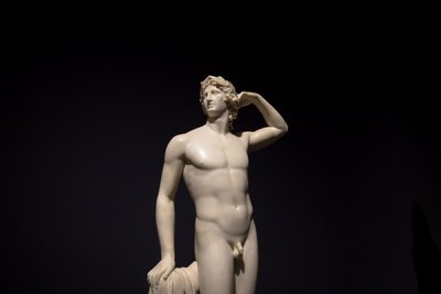 ミラノ、イタリア - 2020年6月: 古代の彫刻「自ら鳴くアポロン」1782年 - 2019年、アント... (写真) 作： Antonio Canova