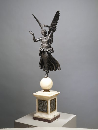 勝利、1813年頃（ブロンズとアラバスター） 作： Antonio Canova