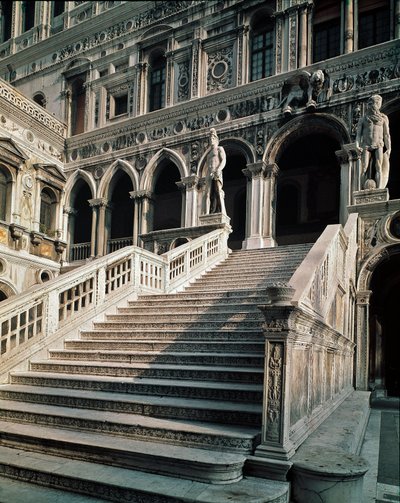 アントニオ・リッツォ（1430-1499）が製作したドゥカーレ宮殿（palazzo ducale）の入り口に続くギガンティの階段の眺め 1483-1491年 ヴェネツィア 作： Antonio Rizzo
