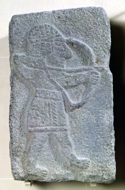 カパラ宮殿、グザマ王、シリア、テルハラフからの射手を描いたオルソスタット（玄武岩） 作： Aramaean