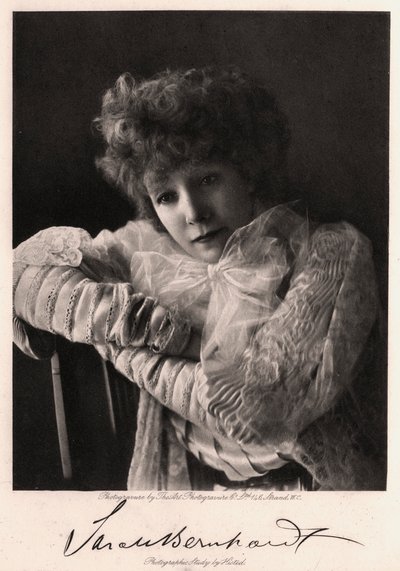 フランスの女優、サラ・ベルナール、1901年。 作： Art Photogravure Co