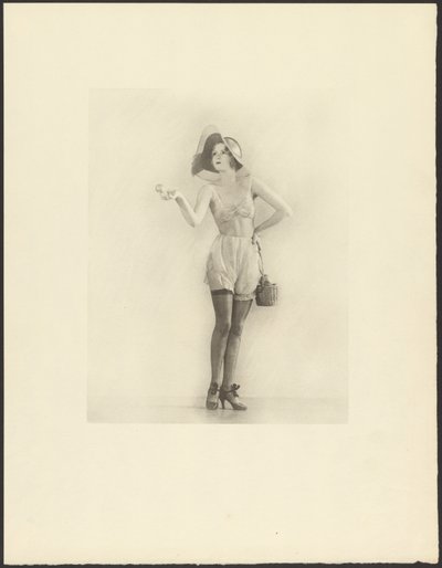 [ランジェリーの女］ 作： Arthur F. Kales