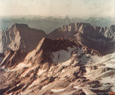 アルプスの山々をガラス板に撮影した航空写真。 作： Arthur Traube