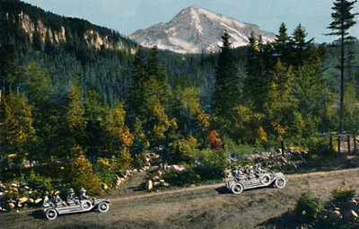 山National Park Inn、c1916からレーニア 作： Asahel Curtis