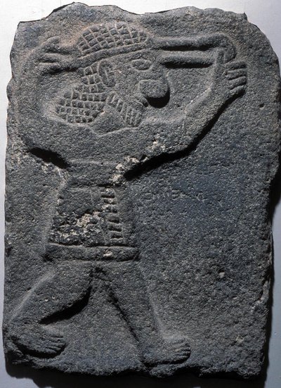 スリング、Tel Halafを撮影する図 作： Assyrian