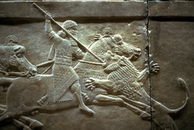 王室のライオン狩り中のアシュルナシルパル2世、紀元前650〜620年 作： Assyrian