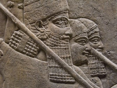王室のライオン狩り中のアシュルナシルパル2世王、7世紀。紀元前 作： Assyrian