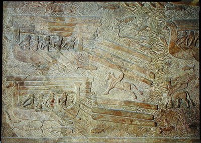 イラク、ホルサバードのサルゴン2世の宮殿から、木材を輸送する船を描いたレリーフ 作： Assyrian