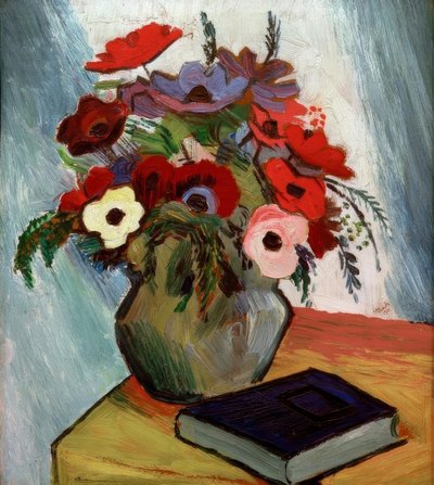 イソギンチャクとブルーブックのある静物 作： August Macke