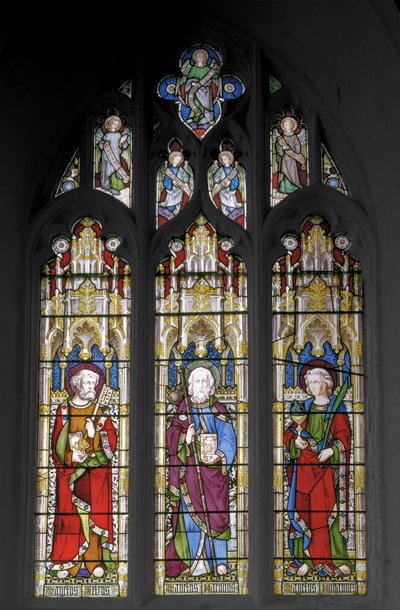 セントピーター、セントジェームズザグレート、セントジョンザエバンジェリスト、1851年（ステンドグラス） 作： Augustus Welby Northmore Pugin