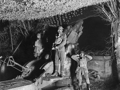 1917年9月、ベルギーのVoormezeeleで動作中の第2オーストラリア包囲砲（第55オーストラリア包囲砲兵砲台）の9.2インチ榴弾砲 作： Australian Photographer