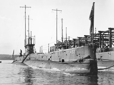 オーストラリア海軍（RAN）潜水艦AE1およびAE2、c.1914 作： Australian Photographer