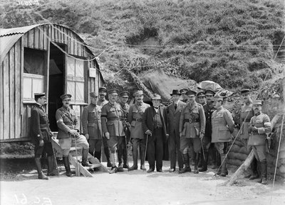 1918年7月7日、フランスの首相であるM.ジョルジュベンジャミンクレマンソーが、オーストラリア戦線を一度だけ訪れた第4師団を訪問 作： Australian Photographer