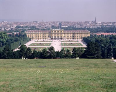シェーンブルン宮殿、1711年完成 作： Austrian School