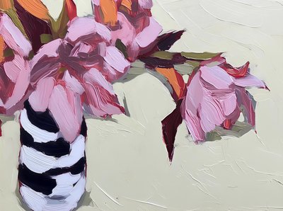 ピンクの花柄ストライプの花瓶 作： 