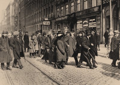1917 年 4 月 13 日、ストックホルムのレーニンとトゥーレ ネルマン、カール リンドハーゲン 作： Axel Malmström