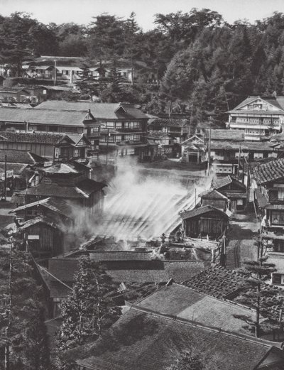 日本草津、硫黄泉（モノクロ写真） 作： Axel von Graefe