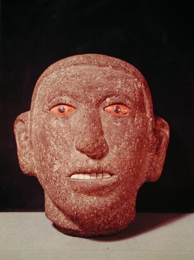 男の頭（玄武岩） 作： Aztec