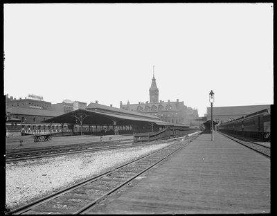 米国イリノイ州シカゴ、ウェルズ・ストリート駅、1905年頃（モノクロ写真 作： Barnes and Crosby
