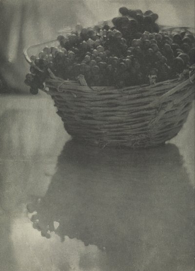 ブドウのある静物 作： Baron Adolf De Meyer