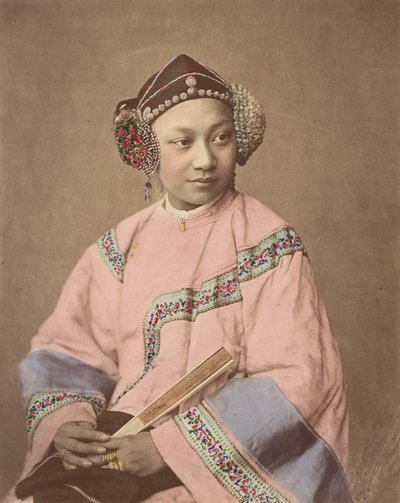 ランクチョウの少女、1870年代。 作： Baron Raimund von Stillfried