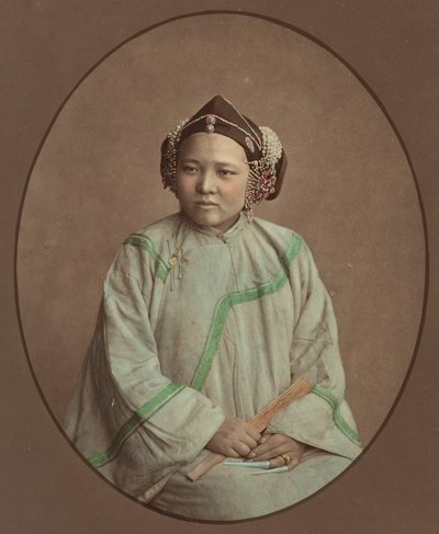 ランクチョウの少女、1870年代。 作： Baron Raimund von Stillfried