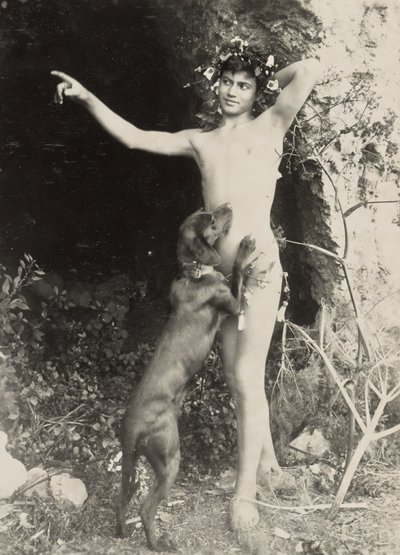 [犬を連れた裸の若者］ 作： Baron Wilhelm von Gloeden