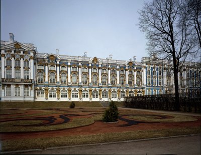 建築家バルトロメオ・フランチェスコ・ラストレッリ（1700年頃～1771年）が実現したエカテリーナ宮殿（ツァルスコエ・セーロまたはツァルスコエ・セーロ）の眺め 1752～1756年、ロシアのプーシキン（Pushkin 作： Bartolomeo Franceso Rastrelli