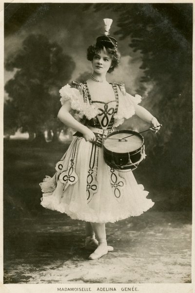 Adelina Genee、デンマーク生まれのイギリスのバレエダンサー、c1906。 作： Bassano Studio