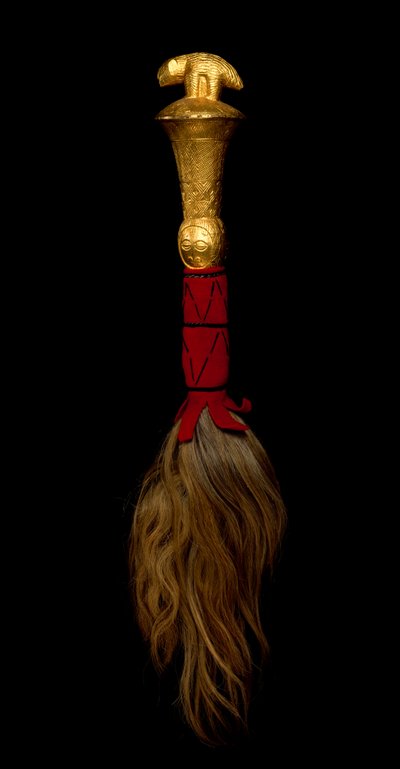 泡立て器、阿寒、コートジボワール（木、金箔、獣毛） 作： Baule Culture Baule Culture