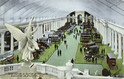 1910年にブリュッセルで開催された万国博覧会の英国セクションで自動車を描いたはがき 作： Belgian School