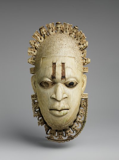 イヨバ（クイーン・マザー）ペンダントマスク 作： Benin Benin