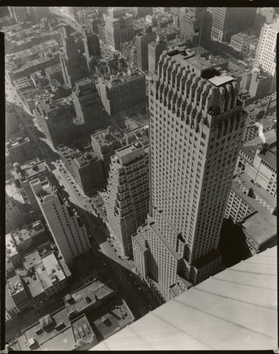 ニューヨーク、チャニン・ビルディング 作： Berenice Abbott